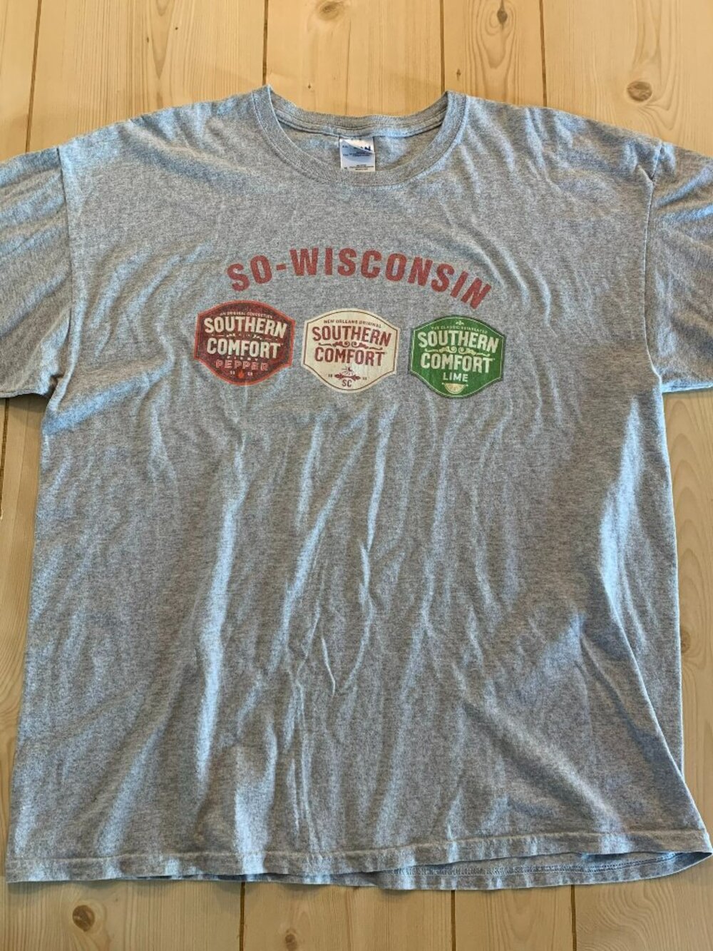 Southern Comfort So Wisconsin Whiskey Liqueur Alcohol Booze Graphic T-Shirt XL